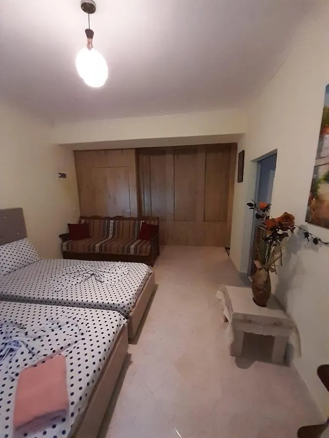 Guest house Mona'S Guesthouse Sarande