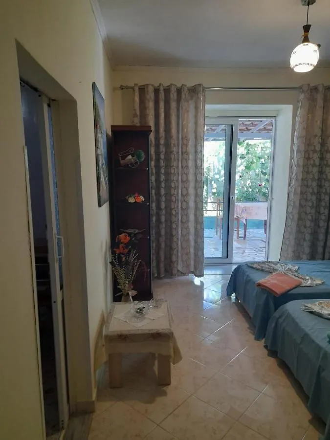 Mona'S Guesthouse Sarande Guest house
