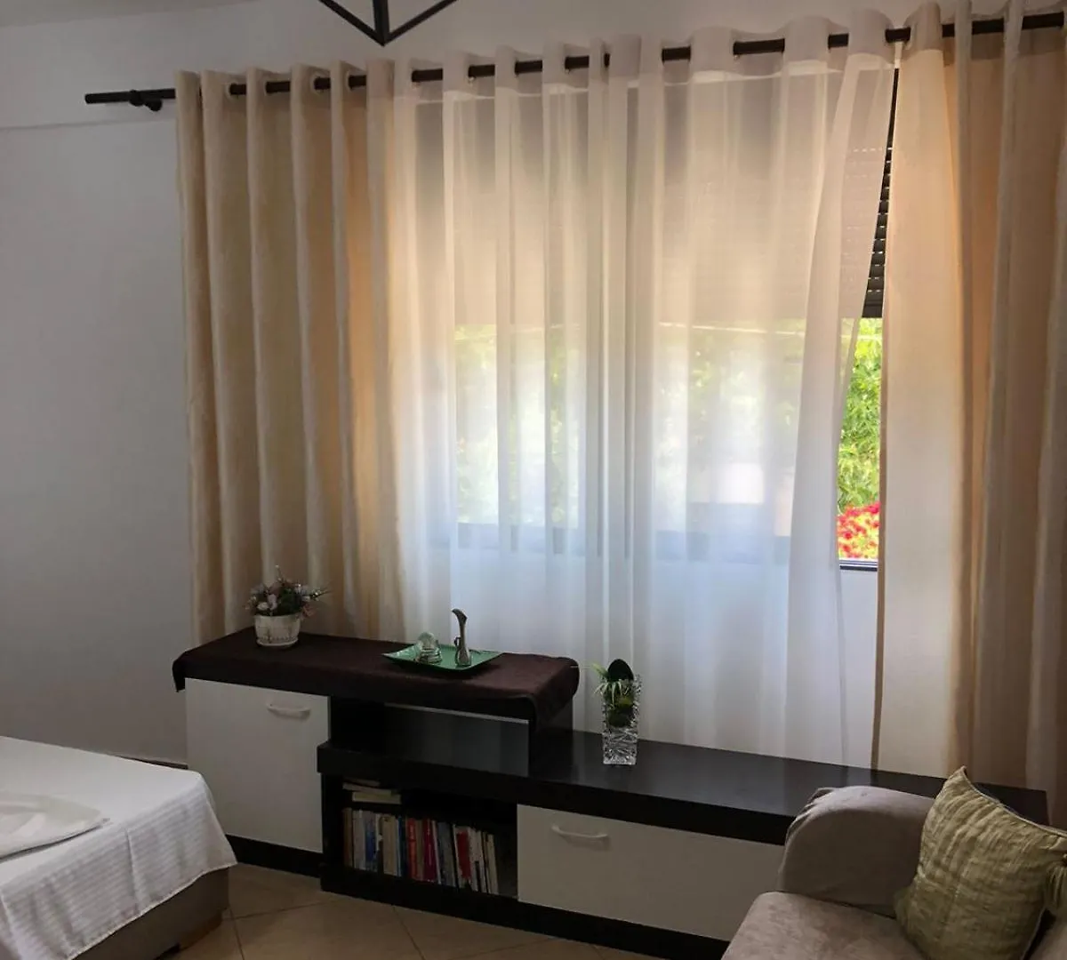 Mona'S Guesthouse Sarande 0*,  Albania