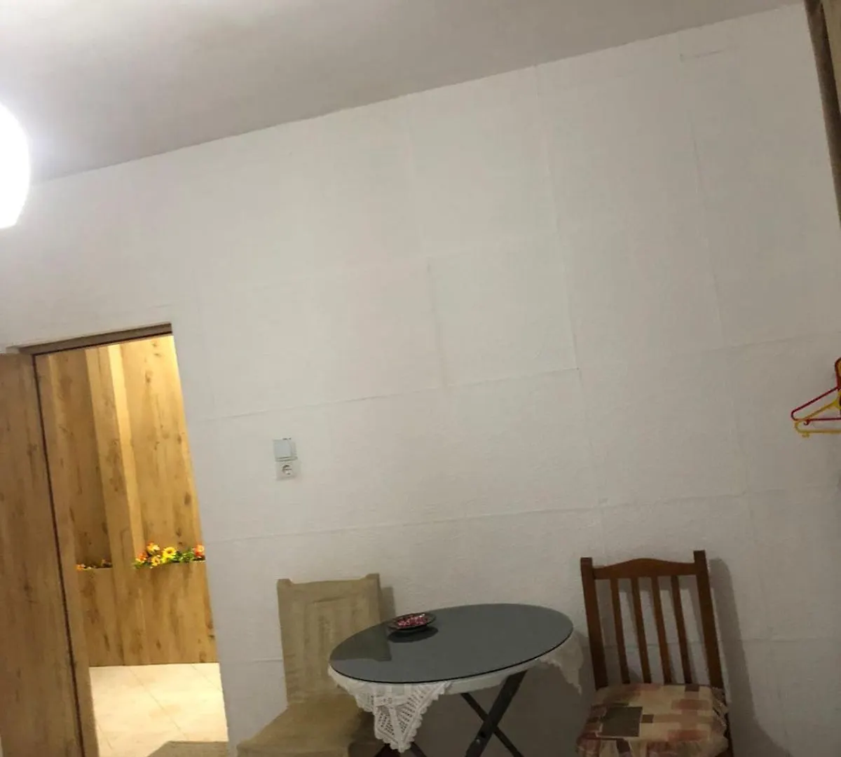 Mona'S Guesthouse Sarande 0*,